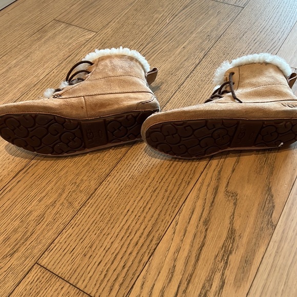 Ugg Moccasins size 38 - Picture 4 of 4